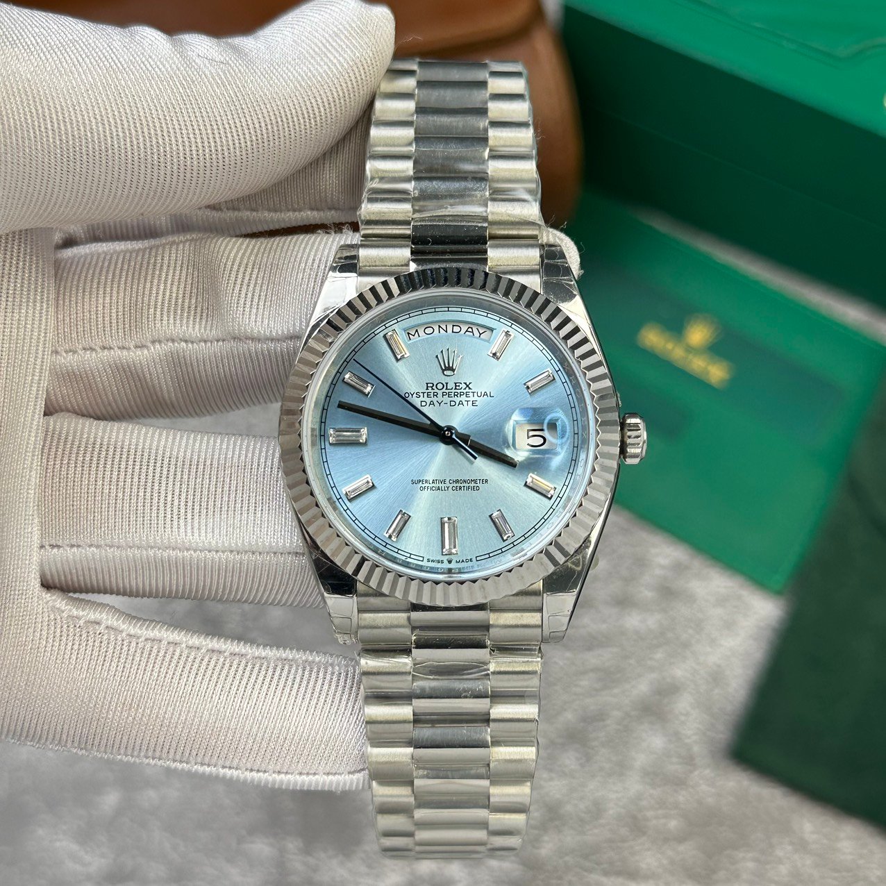 1750588332-139.jpg Rolex Day-Date 228236 904L Steel Ice Blue Dial CZ Diamonds 40mm Super Clone - 图片 1