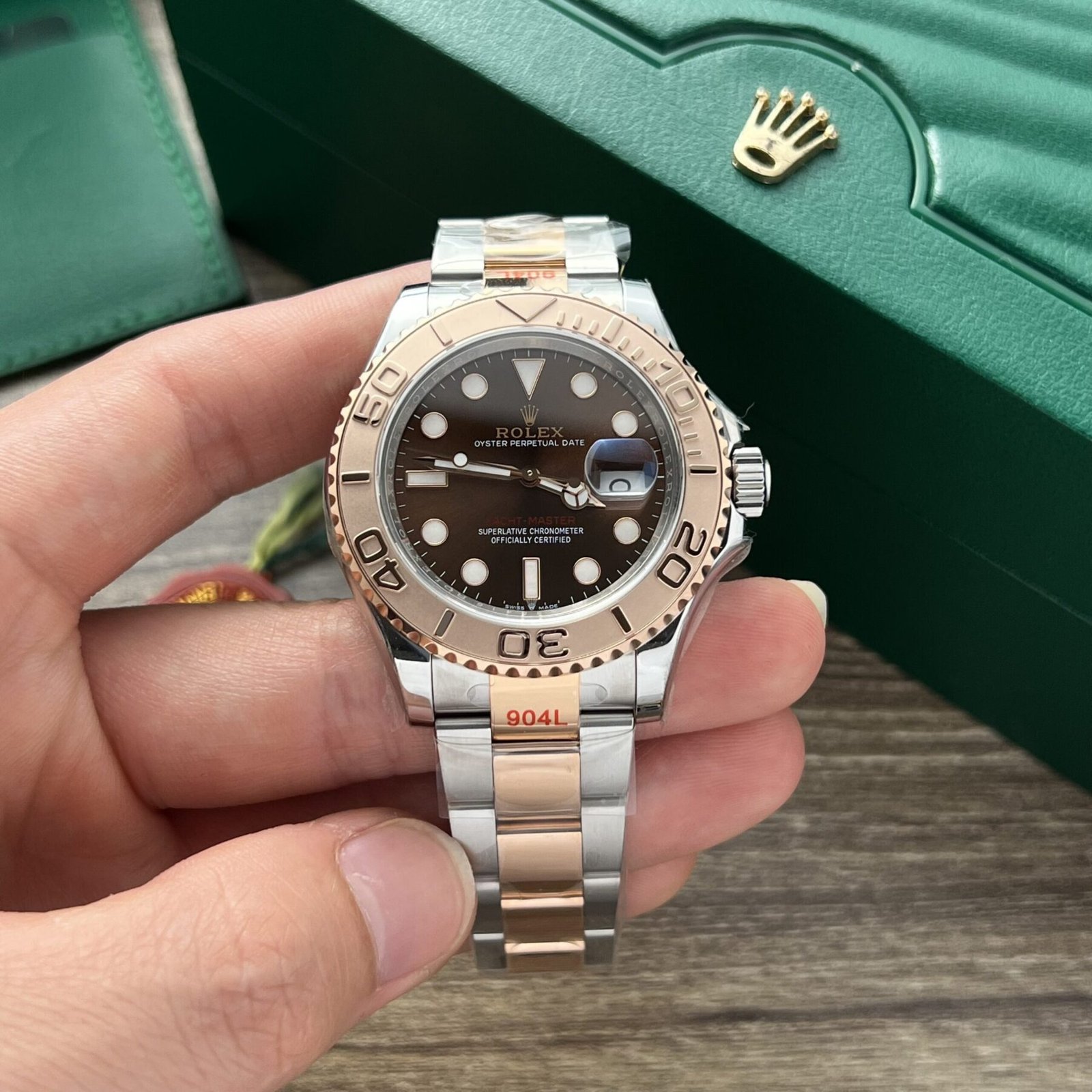 1750588425-177-scaled-1.jpg Rolex Yacht-Master 126621 SS/RG Plated Chocolate Dial 40mm Oyster EWF Replica - 图片 1