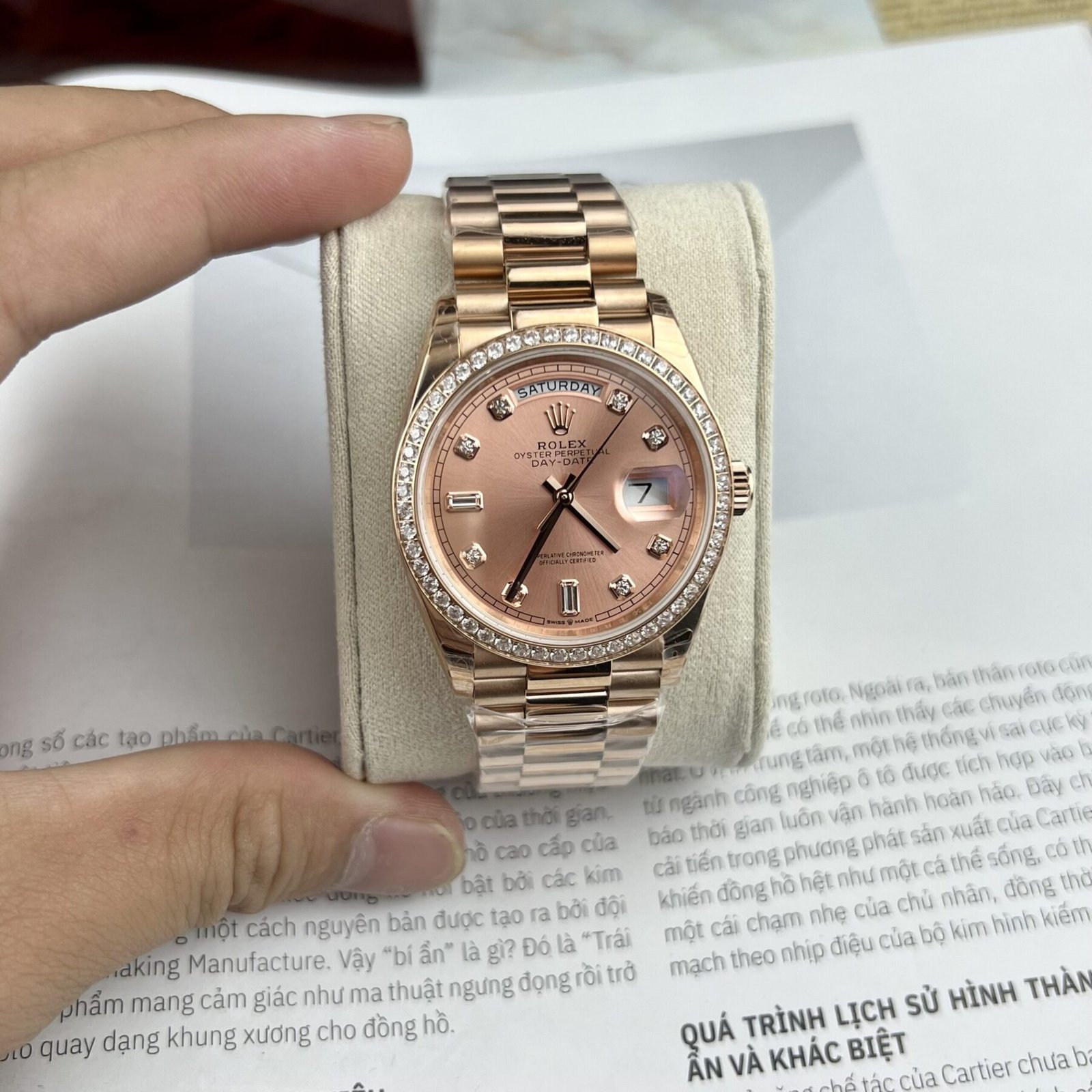 1750588523-211-scaled-1.jpg Rolex Day-Date RG Plated Pink Dial CZ Diamonds 36mm EWF Replica - 图片 1