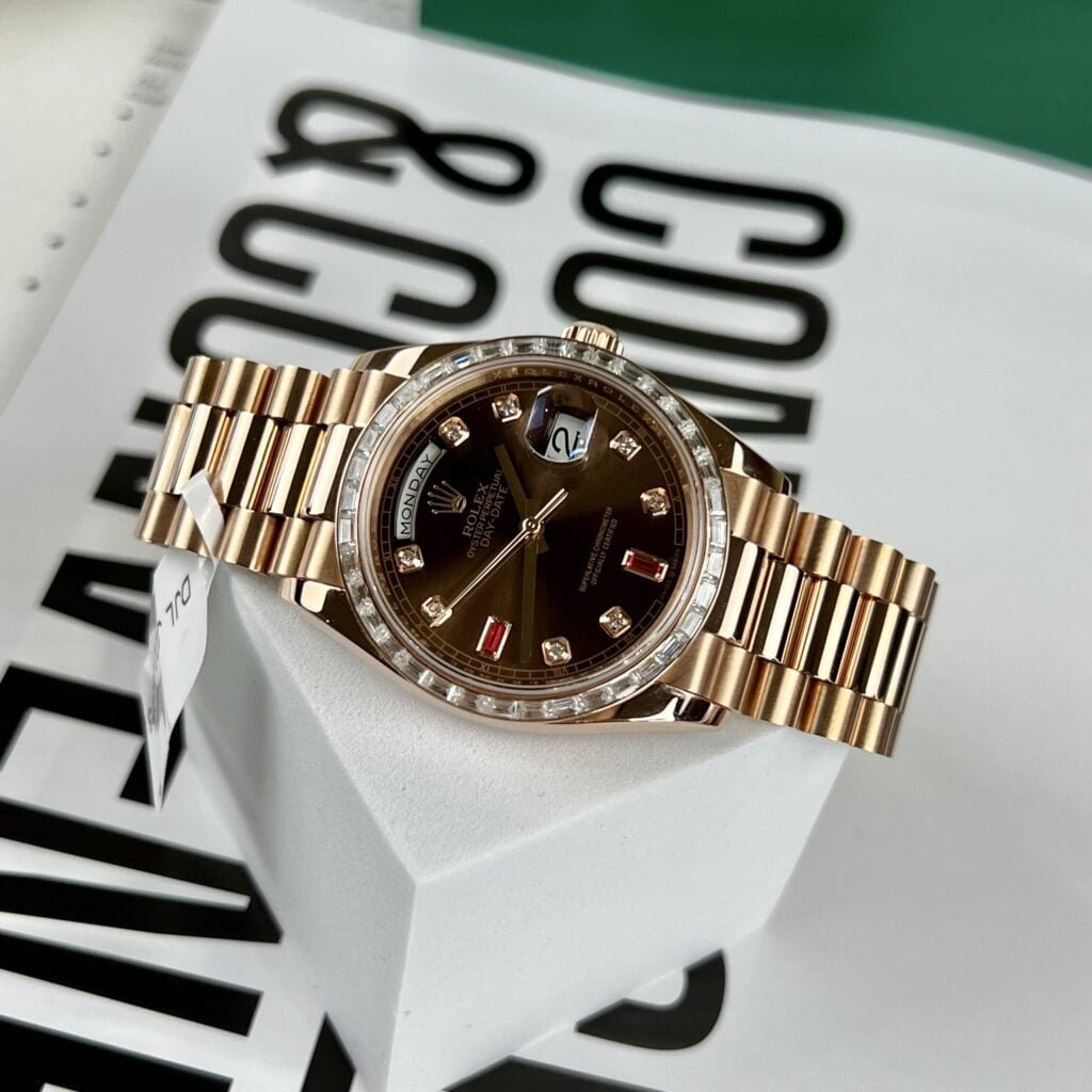 1750589139-455-2.jpg Rolex Day-Date RG Plated Chocolate Dial Baguette Diamond 36mm Super Clone - 图片 1