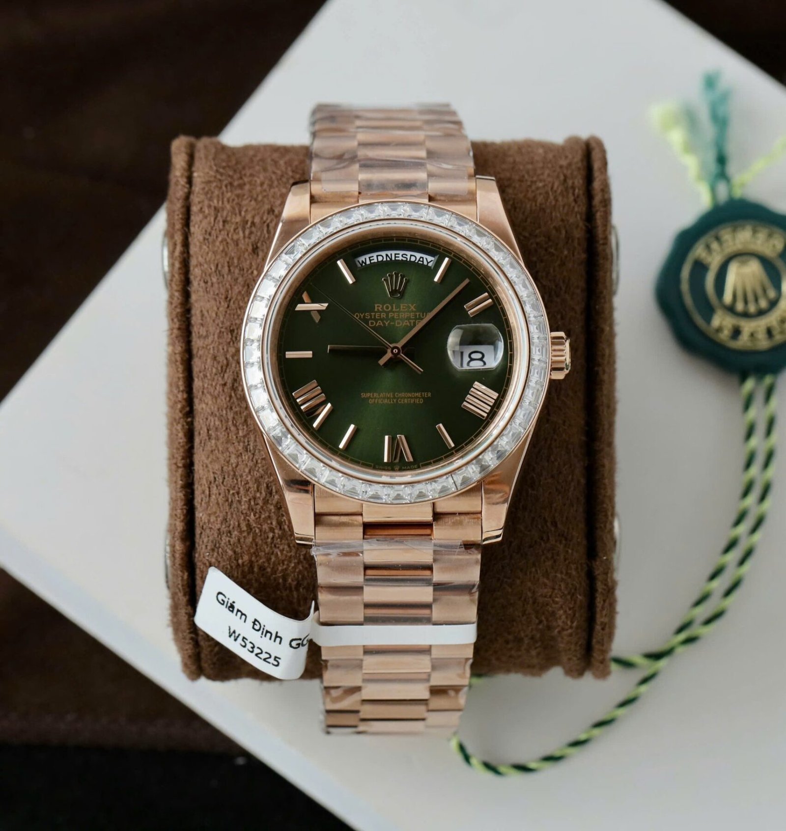 1750589508-576-1.jpg Rolex Day-Date RG Plated Green Dial Baguette Diamond 40mm Super Clone - 图片 1